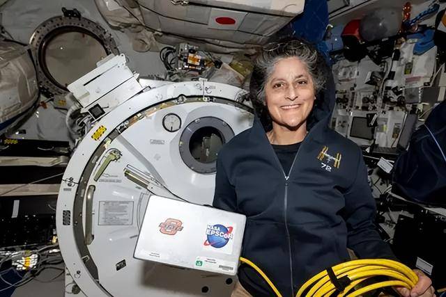 被困太空女宇航员消瘦引发担忧，NASA坚称她健康