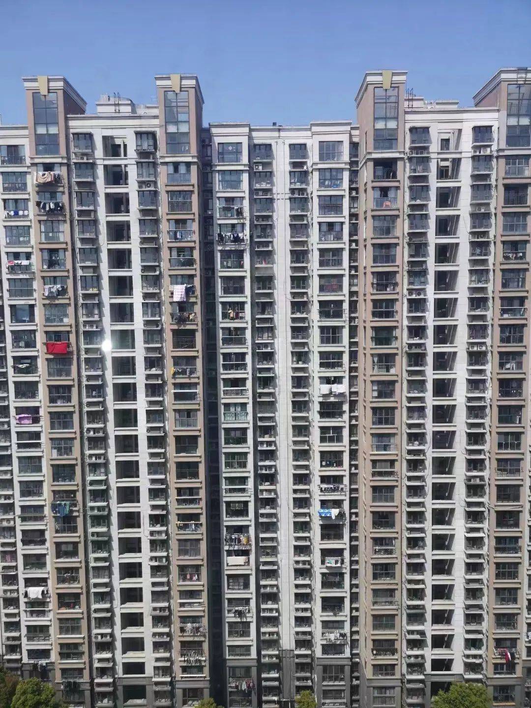 楼上噪音逼疯中国家庭，“每天很绝望，曾用拳头砸天花板”