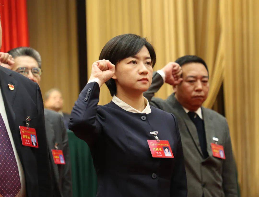 魏婷，全票当选