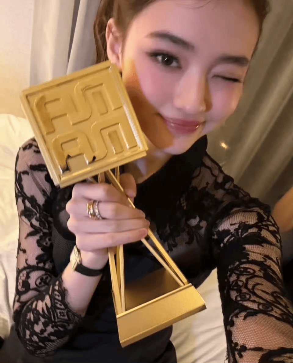 德韩混血造就“人间颜值奇迹”，被誉为小Jennie的Ella Gross出道即巅峰！