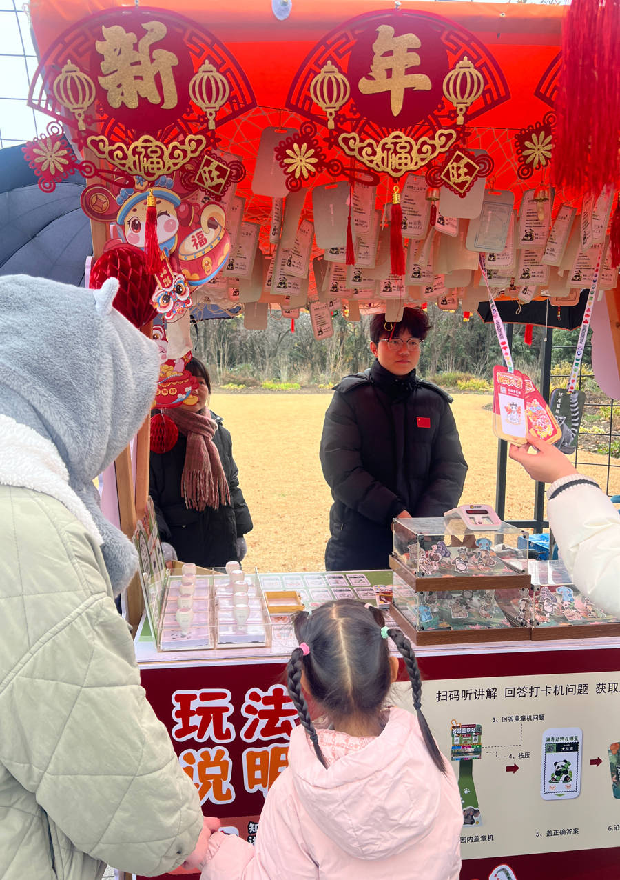 蛇与蛙竟是“好室友”，上海唯一一种毒蛇也在此……快来上海动物园看蛇