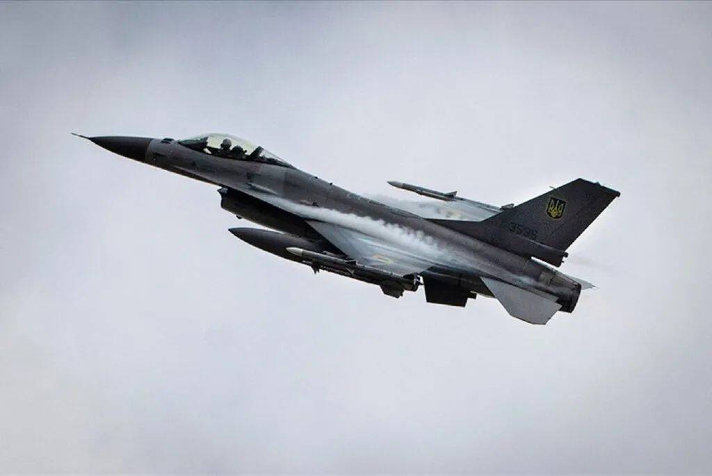 乌克兰空军F-16战斗机终破金身，俄军使用武器存疑