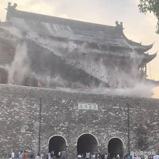 凤阳鼓楼疑坍塌?去年刚花340万维修,竣工验收不到一年